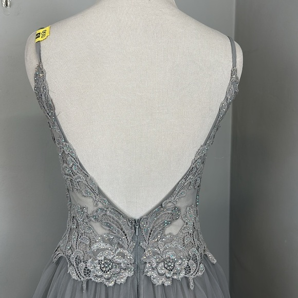 La Femme Tulle A Line Gown with Lace Rhinestone Bodice Prom Gown Sz 6 - Picture 12 of 16